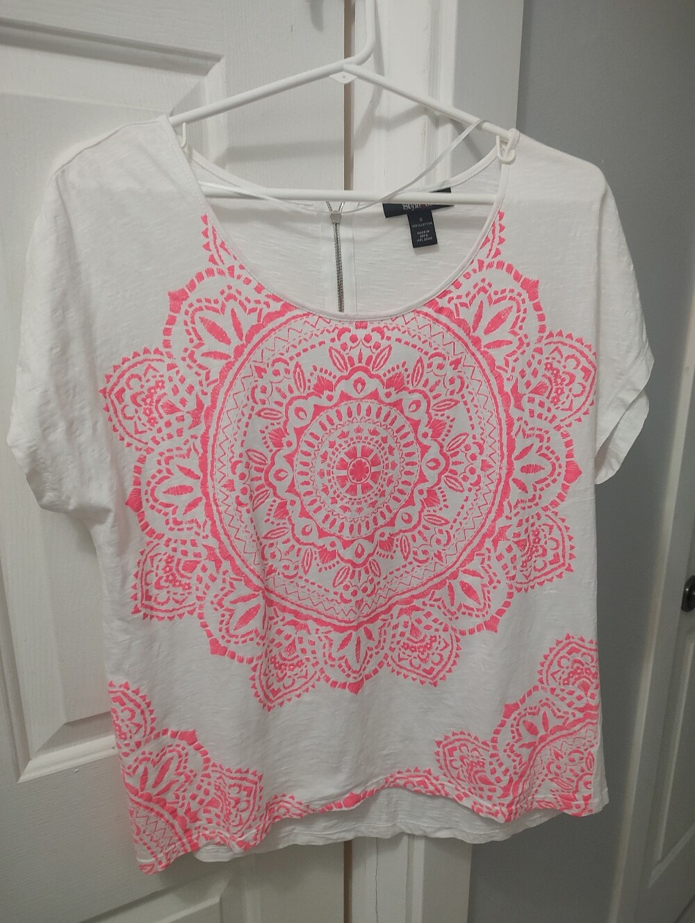 Women's Tops (S) Style & Co. White and Pink zipper in the back like new